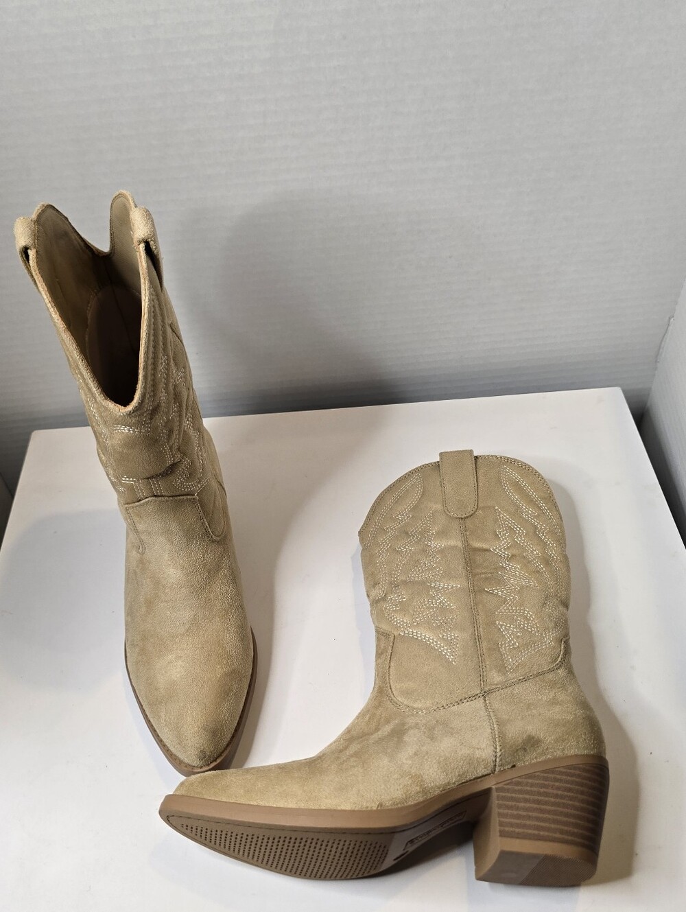 Unionbay Light Tan Faux Suede Cowgirl Boots Size 6